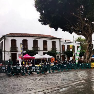 Las motos del Viejas Glorias Canarias tomaron Teror con la colaboración de 7up y Clipper