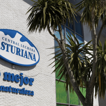 Central Lechera Asturiana, empresa líder distribuida por Ahembo, primera empresa láctea en conseguir el certificado AENOR