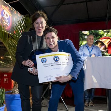 Schweppes premia en Adeje al ganador del Concurso Nacional de Gin&Tonic, Antonio Miñarro